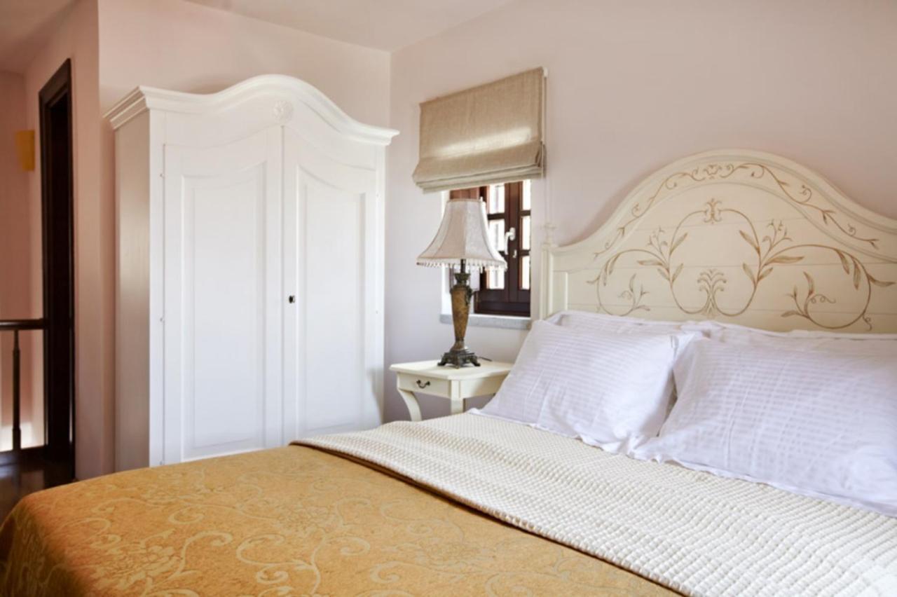 Petritis Guesthouse ออยติลอน ภายนอก รูปภาพ