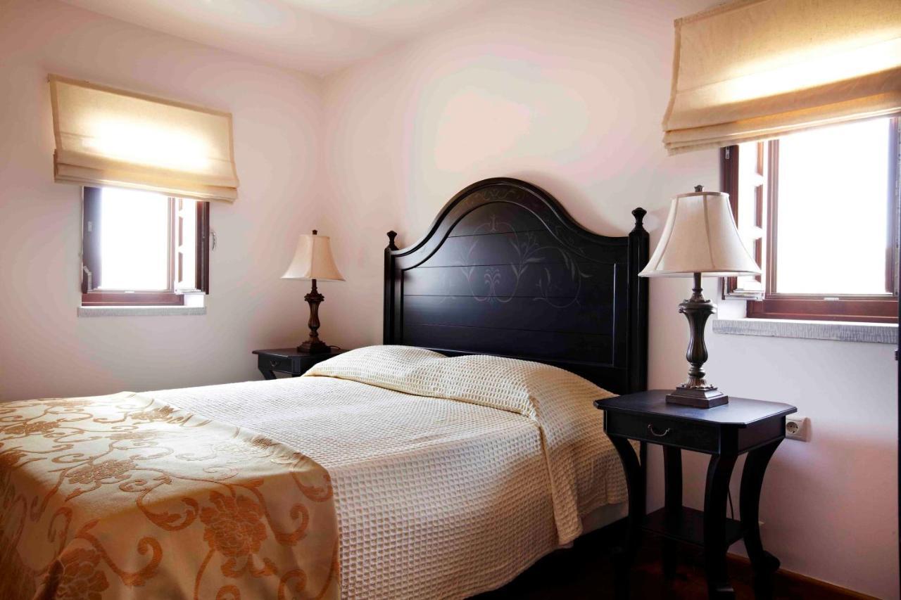 Petritis Guesthouse ออยติลอน ภายนอก รูปภาพ
